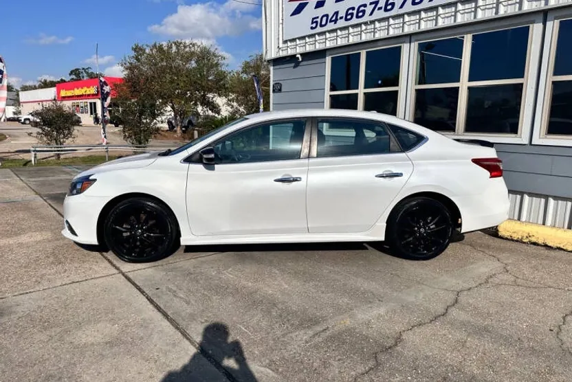 2017 Nissan Sentra SR photo 1