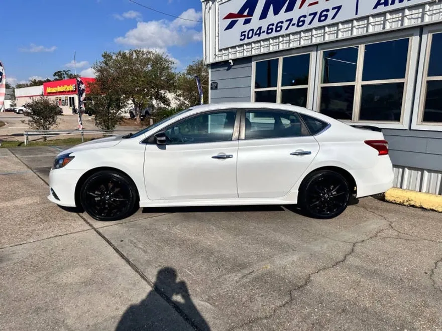 2017 Nissan Sentra SR photo 1