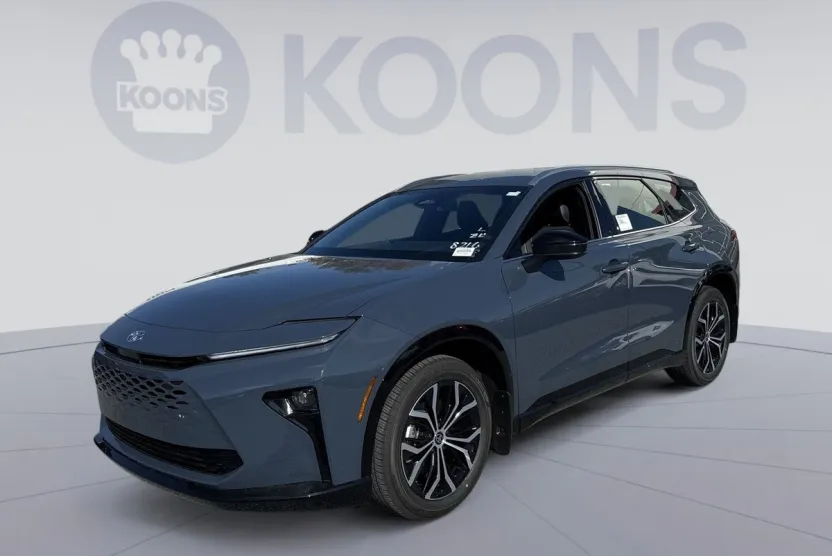 2025 Toyota Crown Signia XLE photo 1