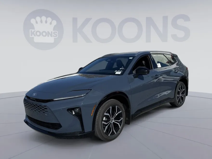 2025 Toyota Crown Signia XLE photo 1