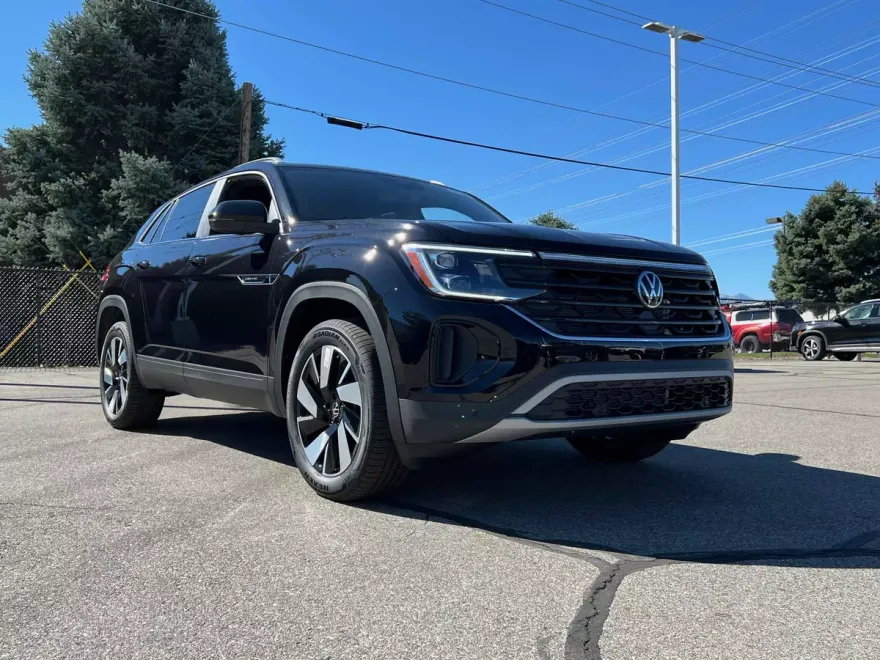 2026 Volkswagen Atlas Cross Sport SE Technology photo 1