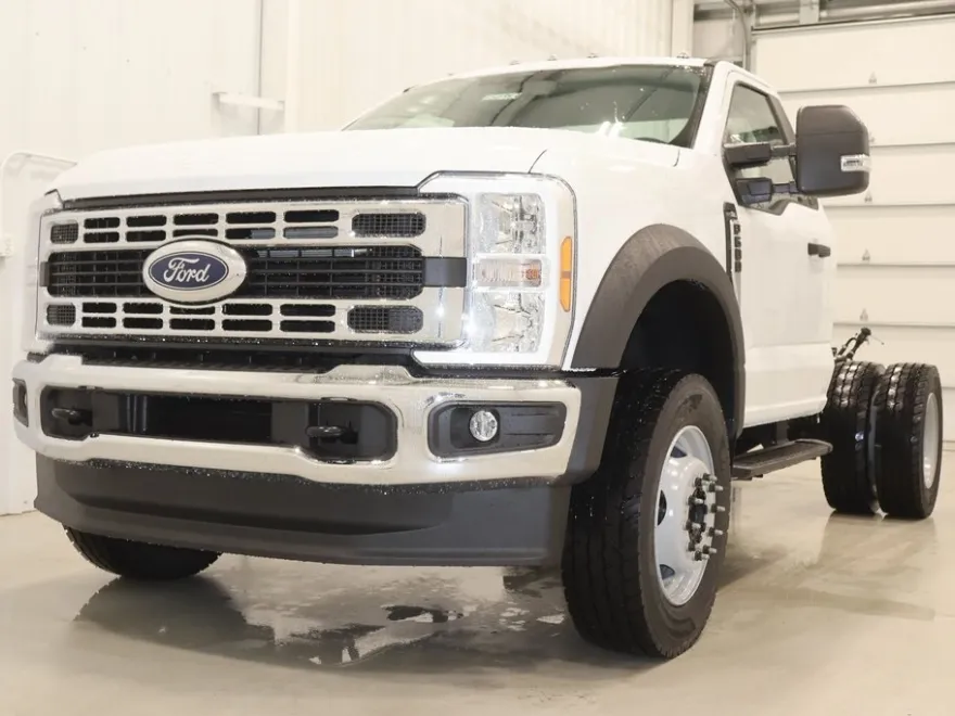 2025 Ford F-600 photo 1