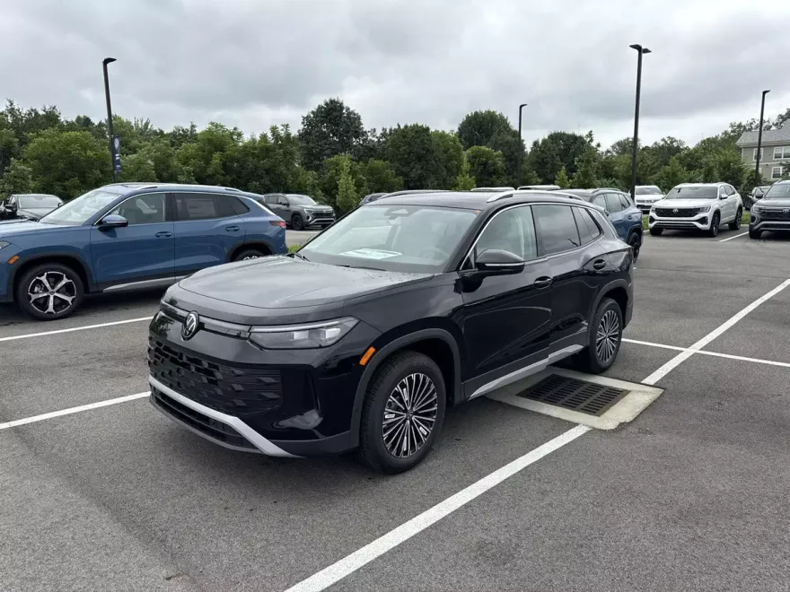 2025 Volkswagen Tiguan S photo 1
