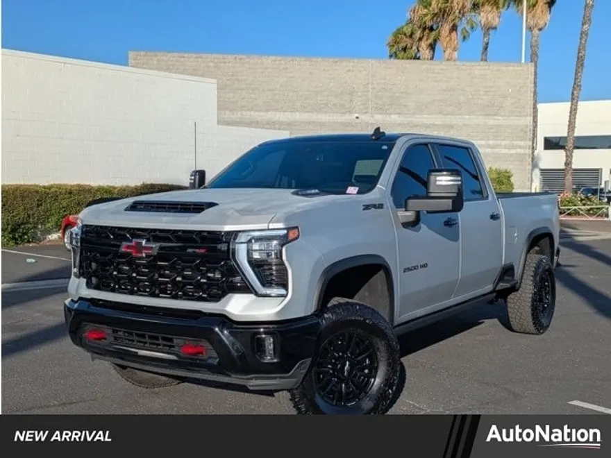 2024 Chevrolet Silverado 2500HD ZR2 photo 1