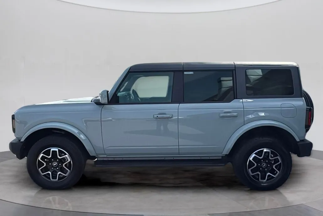 2024 Ford Bronco Outer Banks photo 1