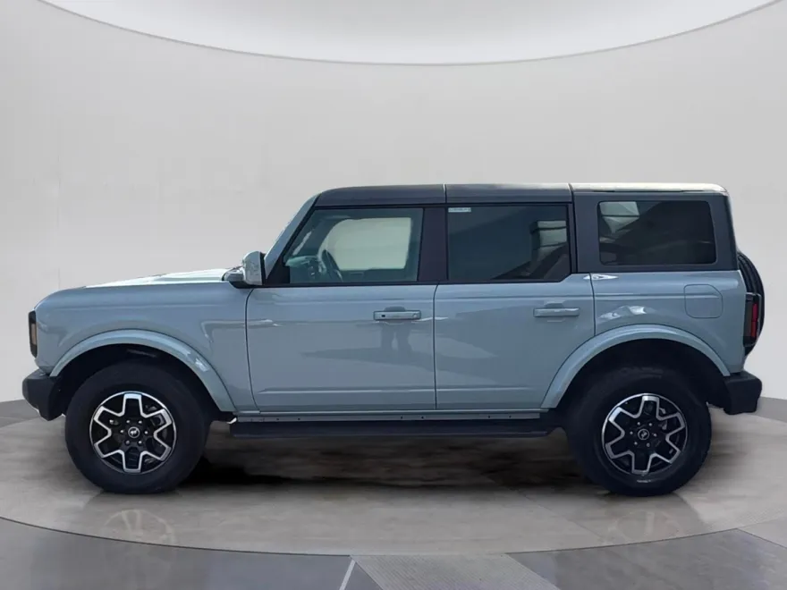 2024 Ford Bronco Outer Banks photo 1