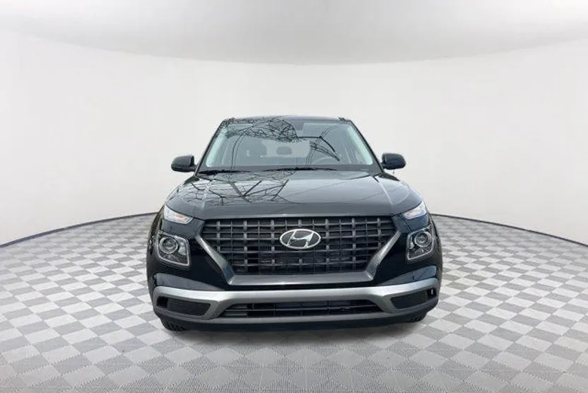 2025 Hyundai Venue SE photo 1