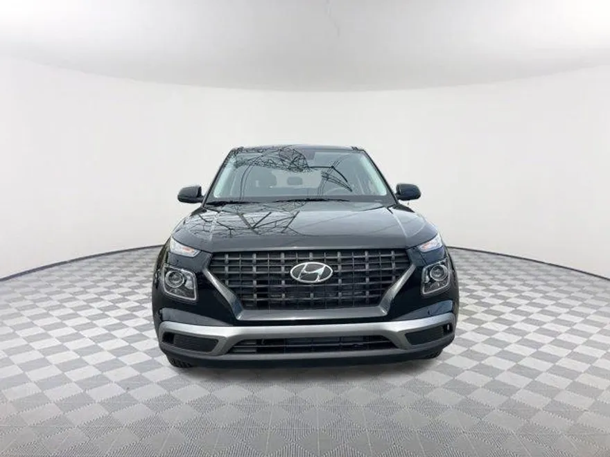 2025 Hyundai Venue SE photo 1