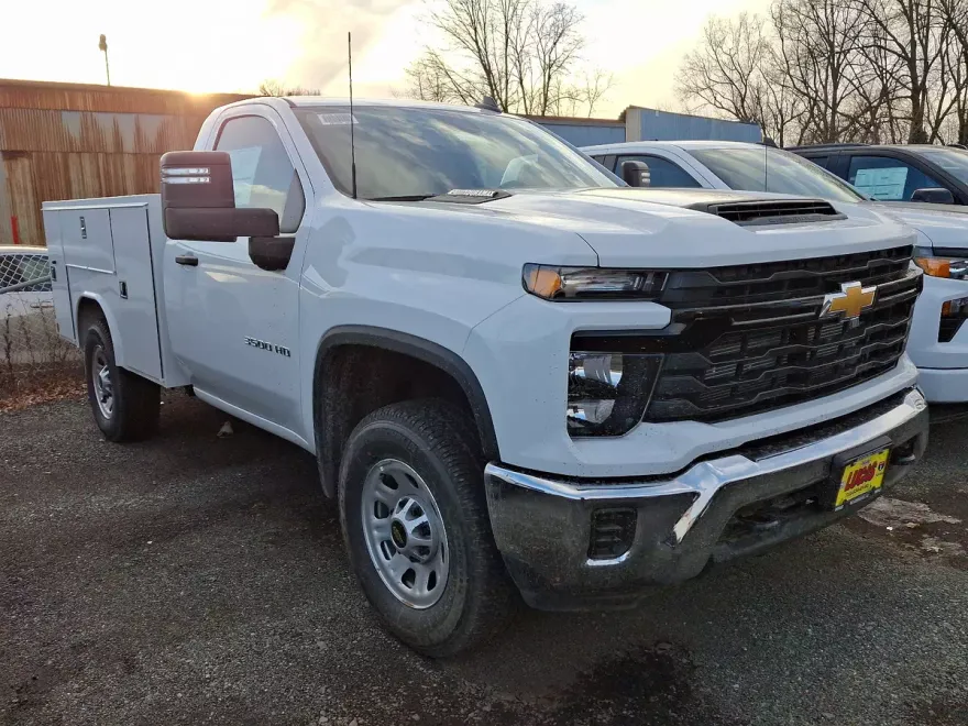 2025 Chevrolet Silverado 3500HD photo 1
