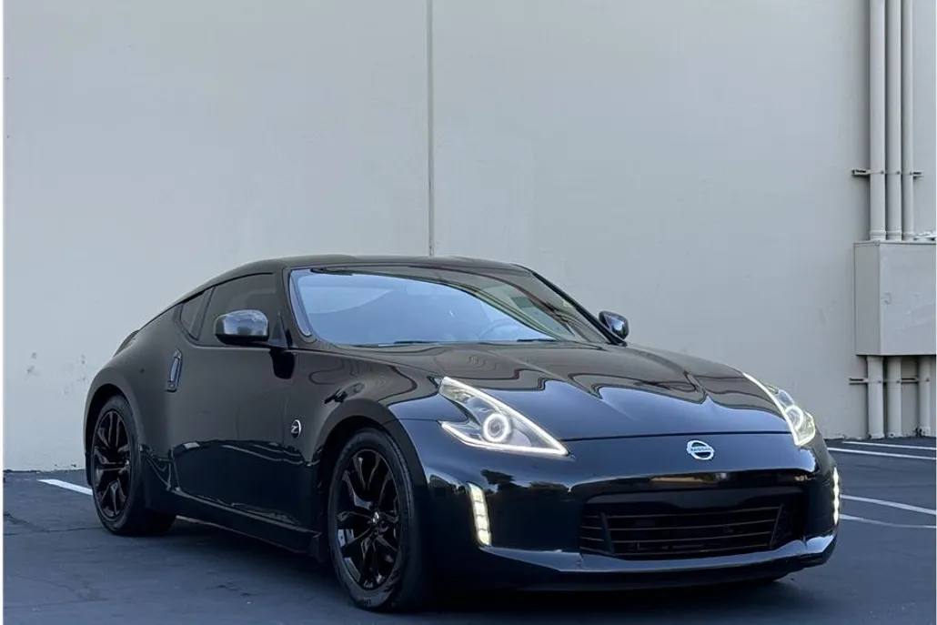 2017 Nissan 370Z photo 1