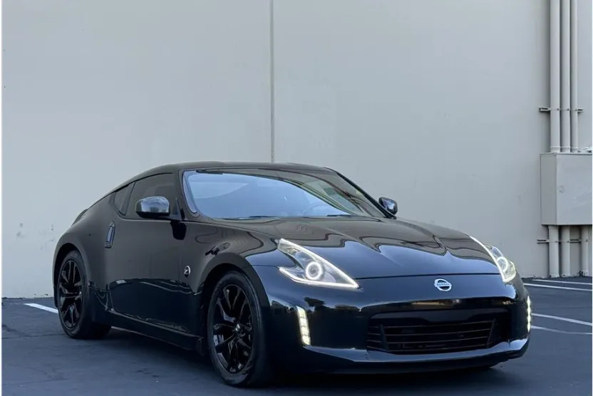 2017 Nissan 370Z photo 1