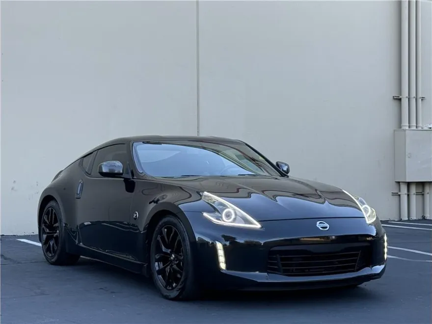 2017 Nissan 370Z photo 1