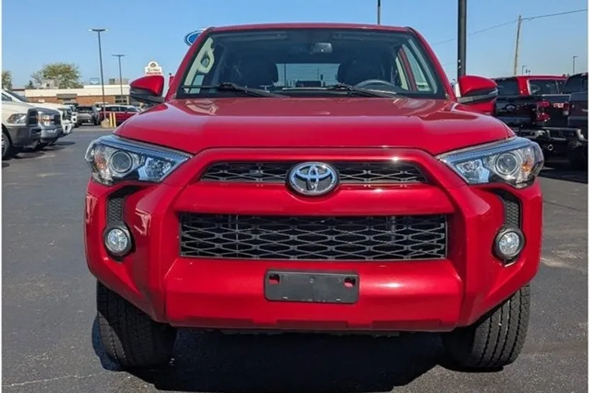 2017 Toyota 4Runner SR5 photo 1