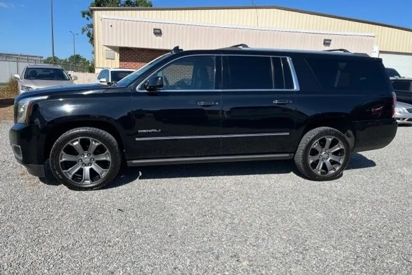 2017 Gmc Yukon XL Denali photo 1