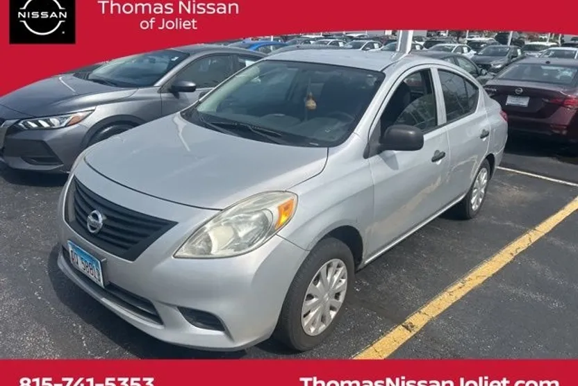 2014 Nissan Versa 1.6 S photo 1