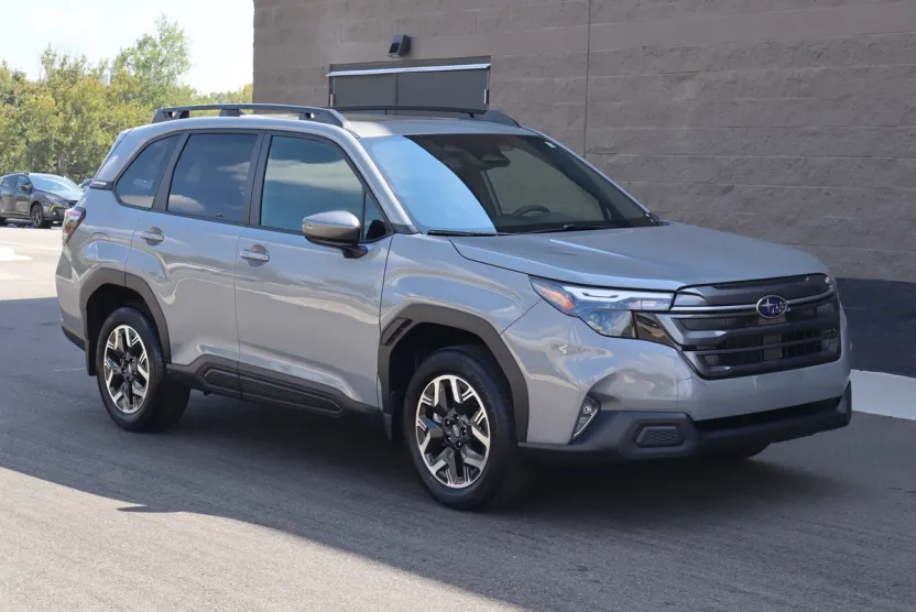 2025 Subaru Forester Premium photo 1