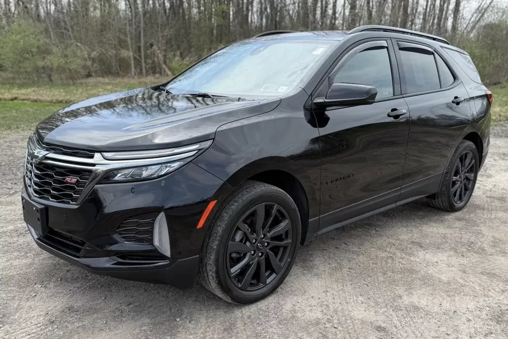 2023 Chevrolet Equinox RS photo 1