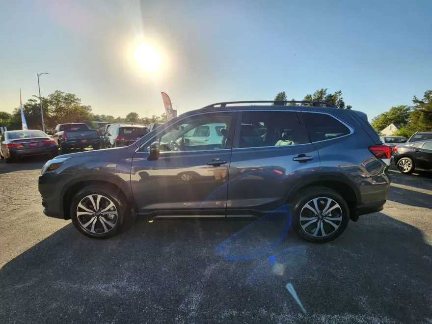 2023 Subaru Forester Limited Base photo 1