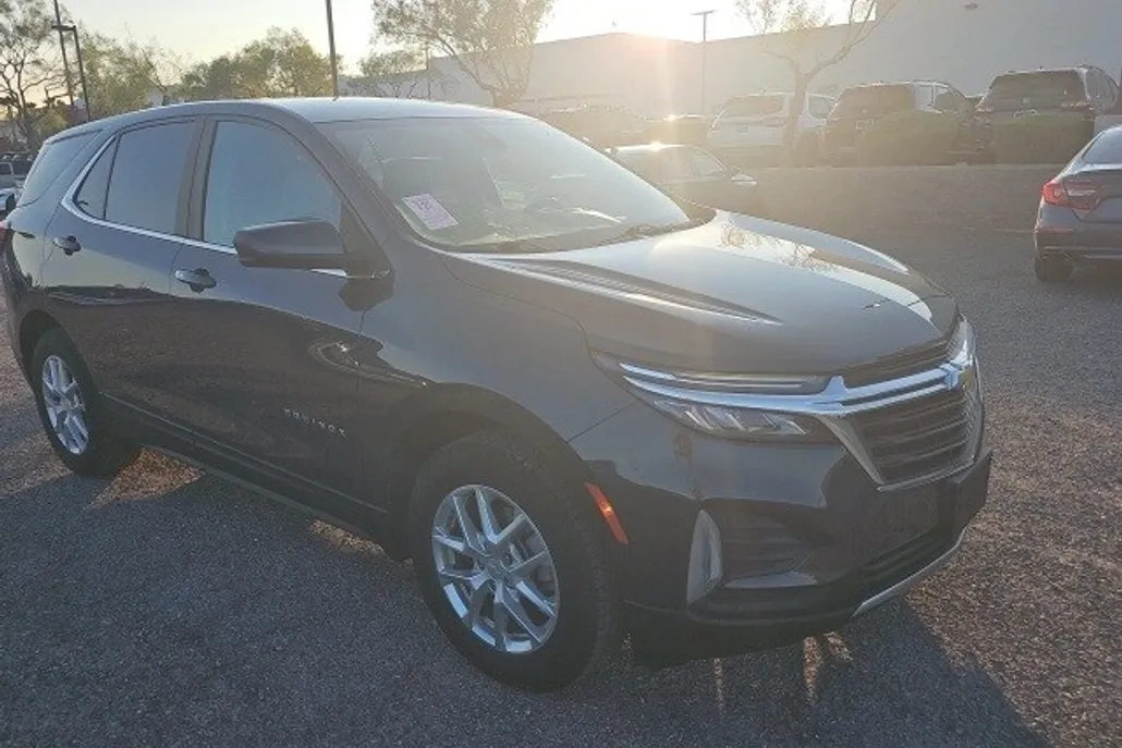 2022 Chevrolet Equinox LT photo 1