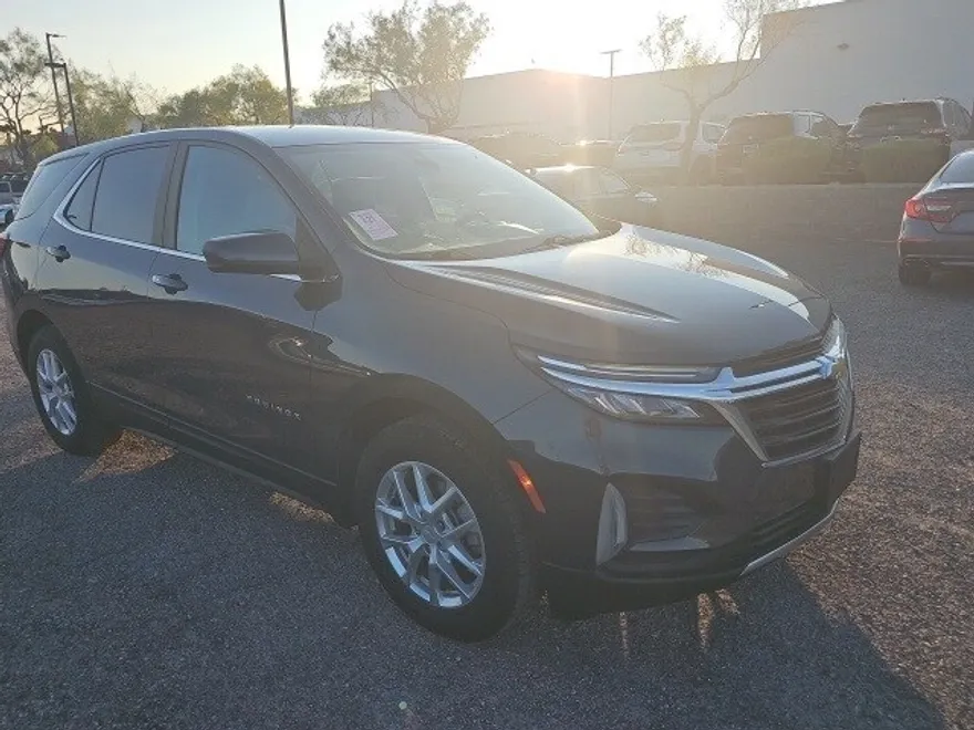 2022 Chevrolet Equinox LT photo 1