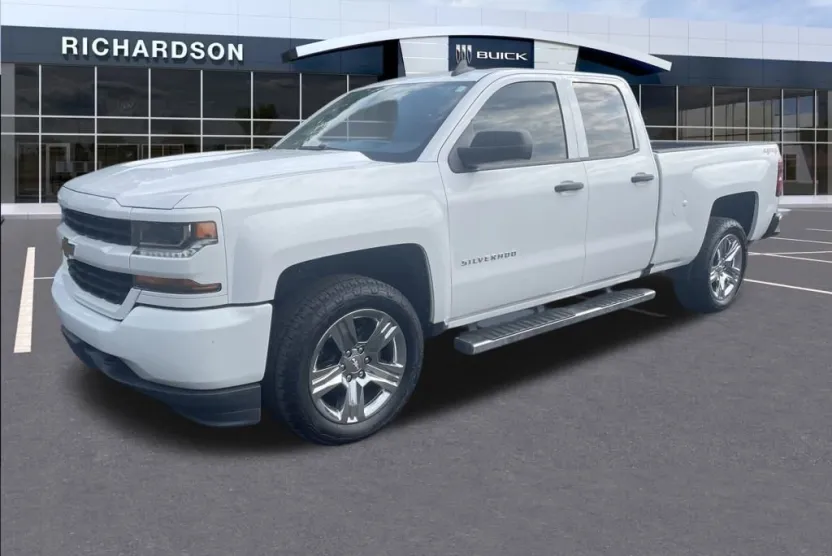 2018 Chevrolet Silverado 1500 Custom photo 1