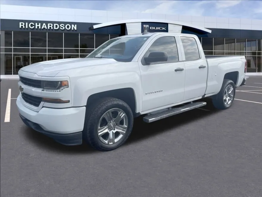 2018 Chevrolet Silverado 1500 Custom photo 1