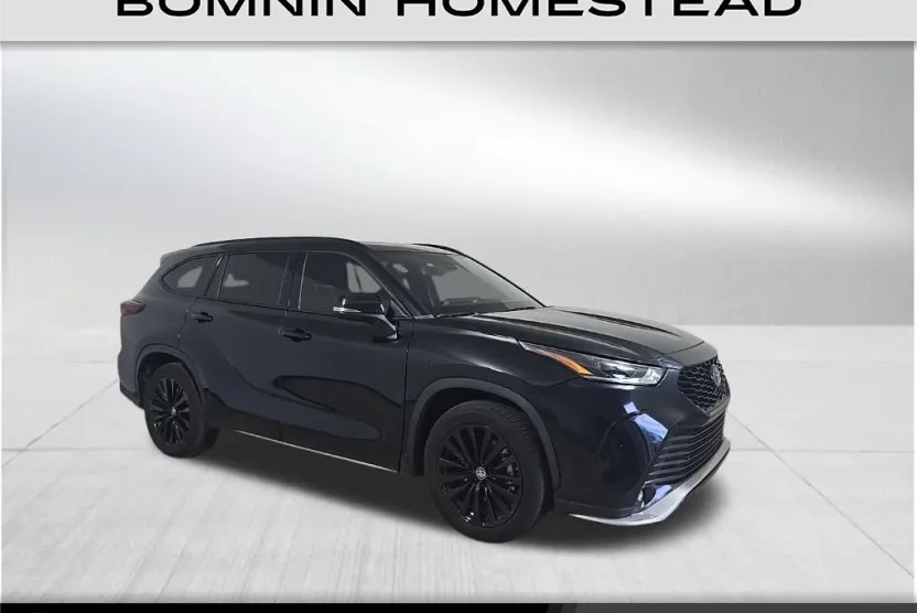 2024 Toyota Highlander LE photo 1