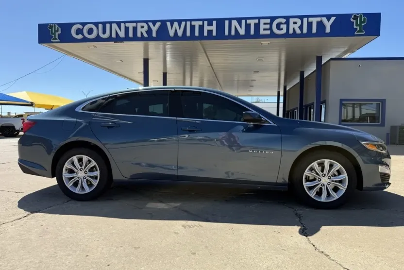 2024 Chevrolet Malibu 1LT photo 1
