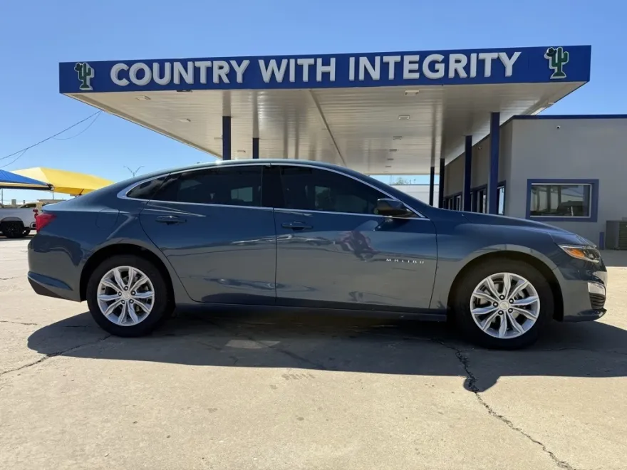 2024 Chevrolet Malibu 1LT photo 1