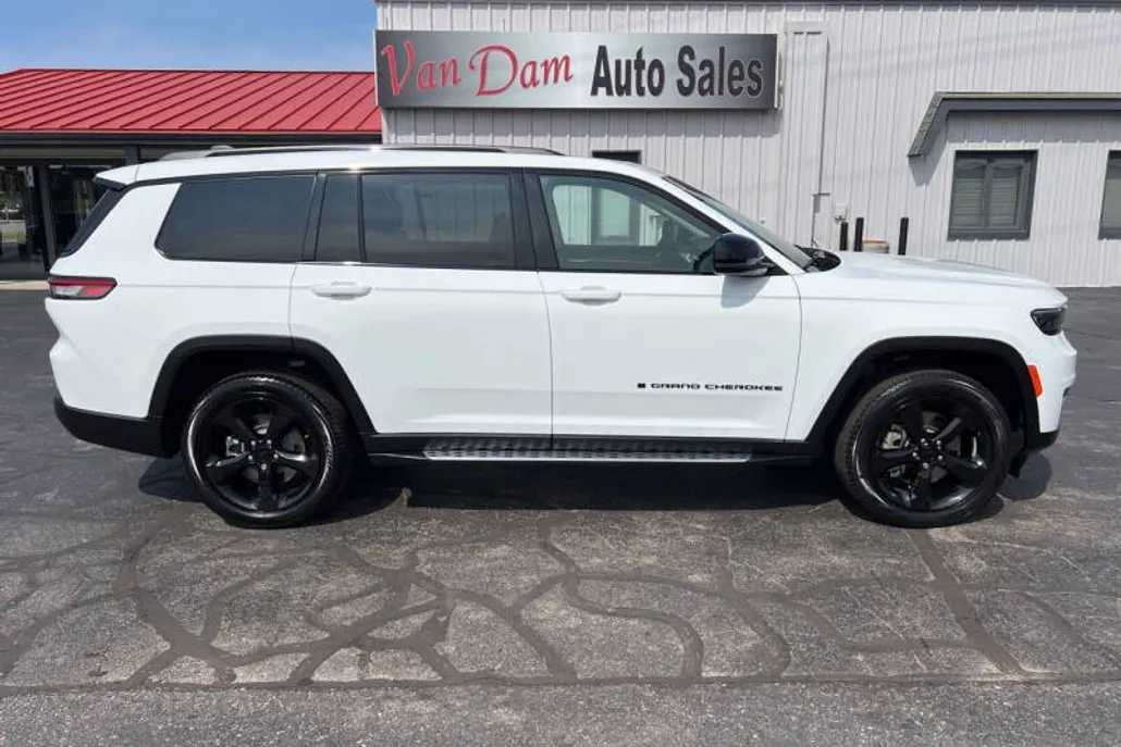 2023 Jeep Grand Cherokee Limited photo 1