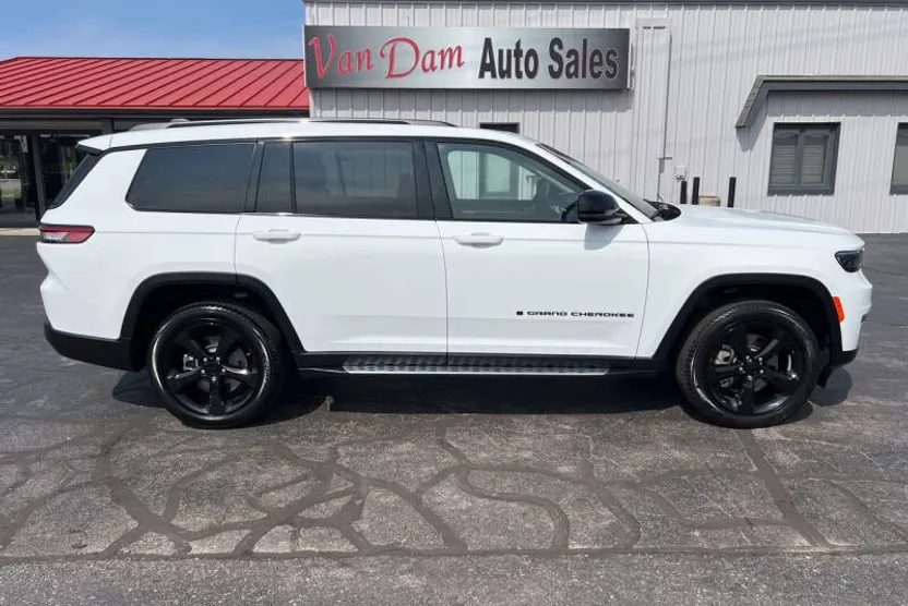 2023 Jeep Grand Cherokee Limited photo 1