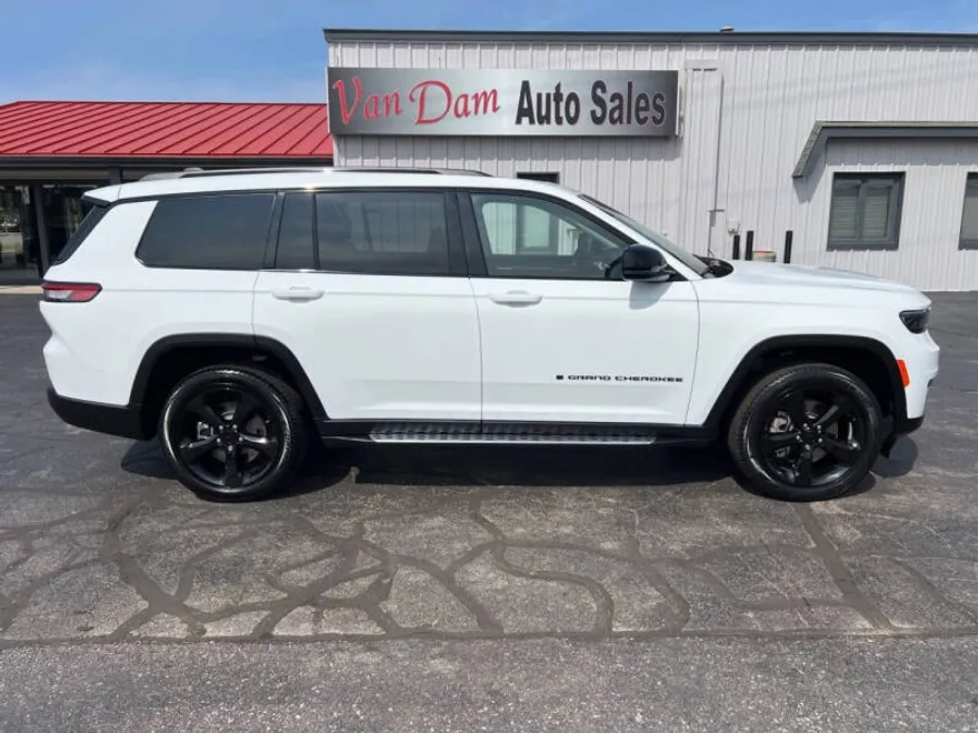 2023 Jeep Grand Cherokee Limited photo 1