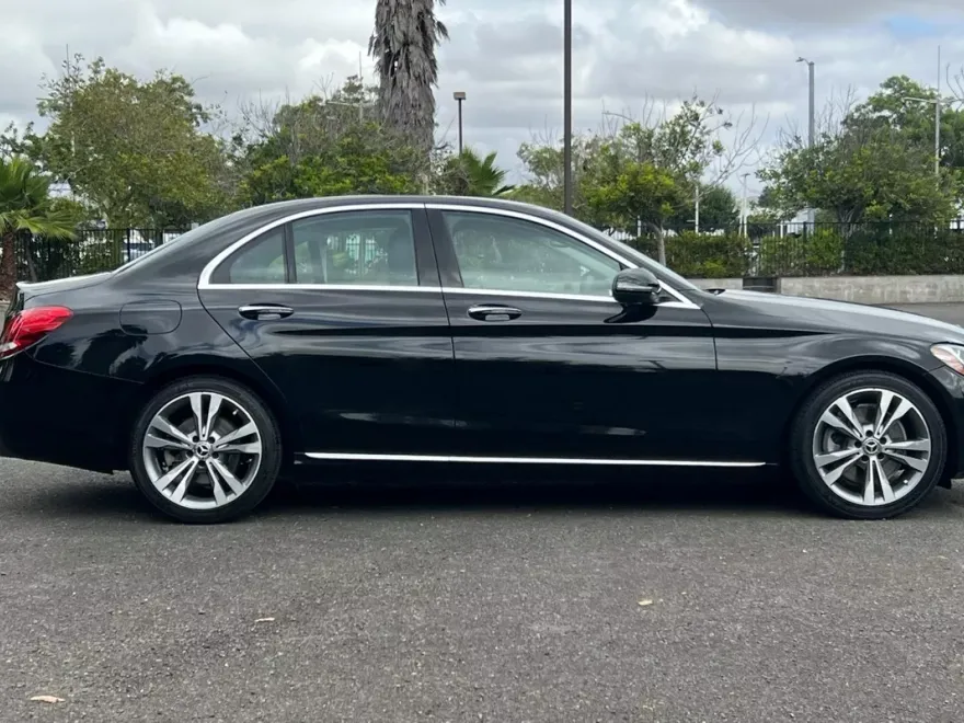 2017 Mercedes Benz C 300 photo 1