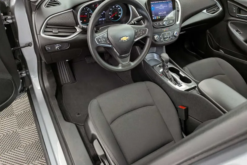 2024 Chevrolet Malibu photo 1