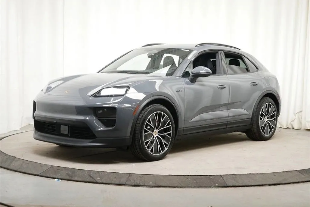 2025 Porsche Macan Electric photo 1