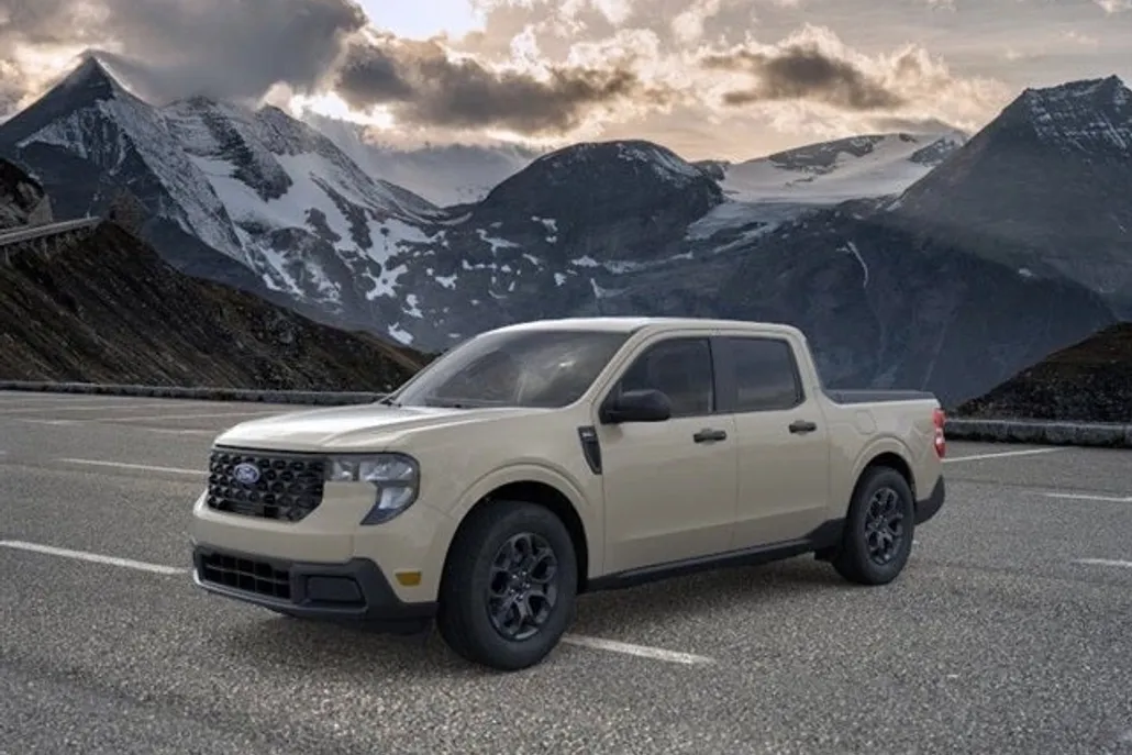 2025 Ford Maverick XLT photo 1