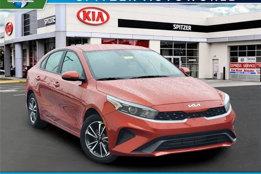 2023 Kia Forte LXS photo 1