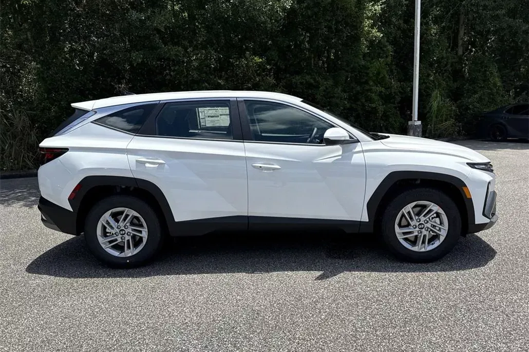 2025 Hyundai Tucson SE photo 1