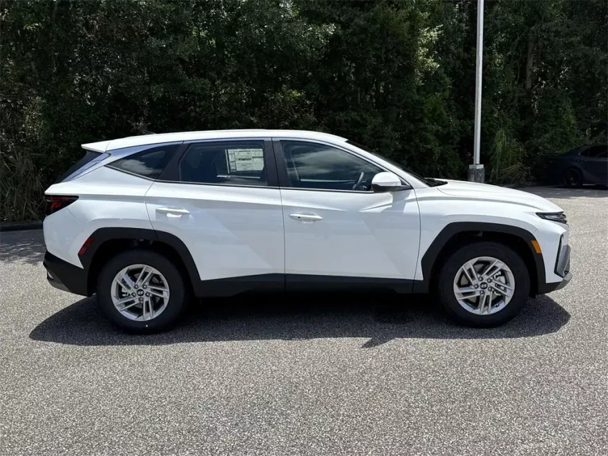 2025 Hyundai Tucson SE photo 1
