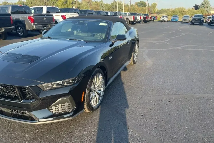 2025 Ford Mustang GT Premium Convertible photo 1