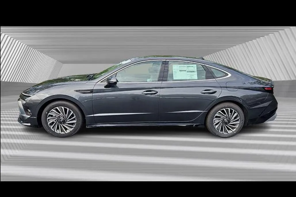 2025 Hyundai Sonata Hybrid SEL photo 1
