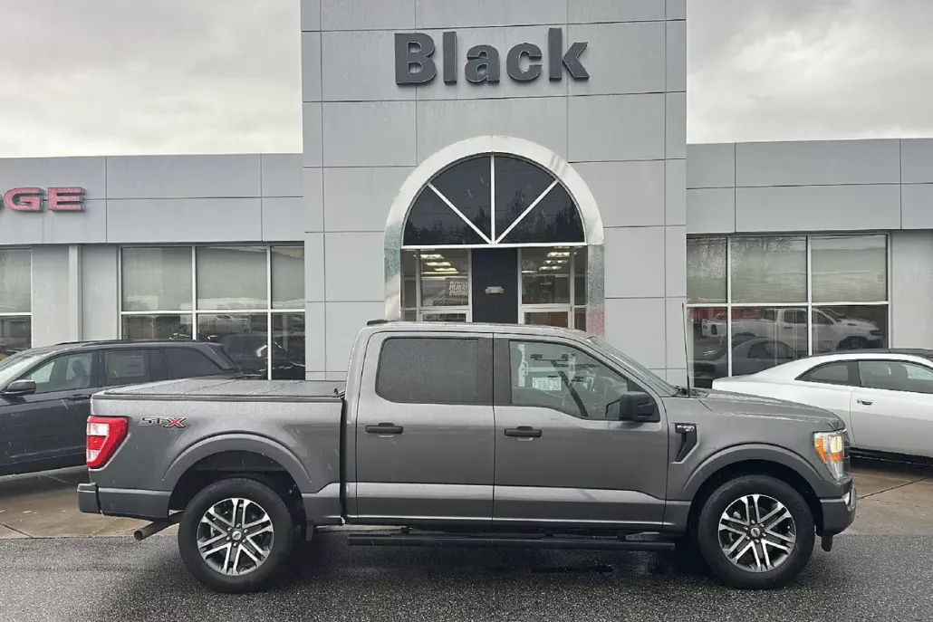 2022 Ford F-150 XL photo 1