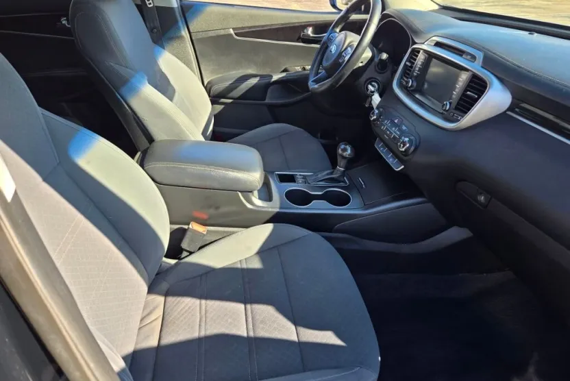 2017 Kia Sorento LX photo 1