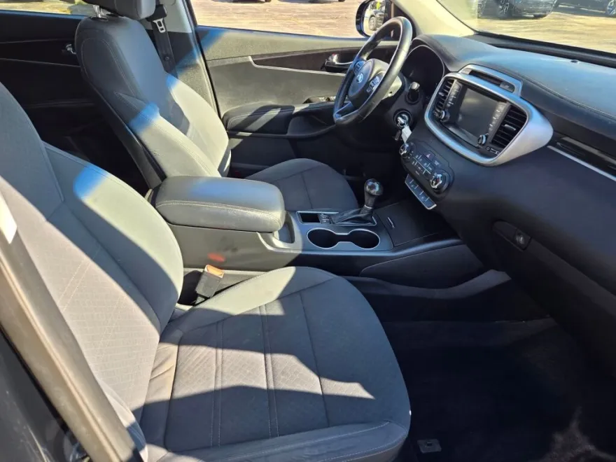 2017 Kia Sorento LX photo 1