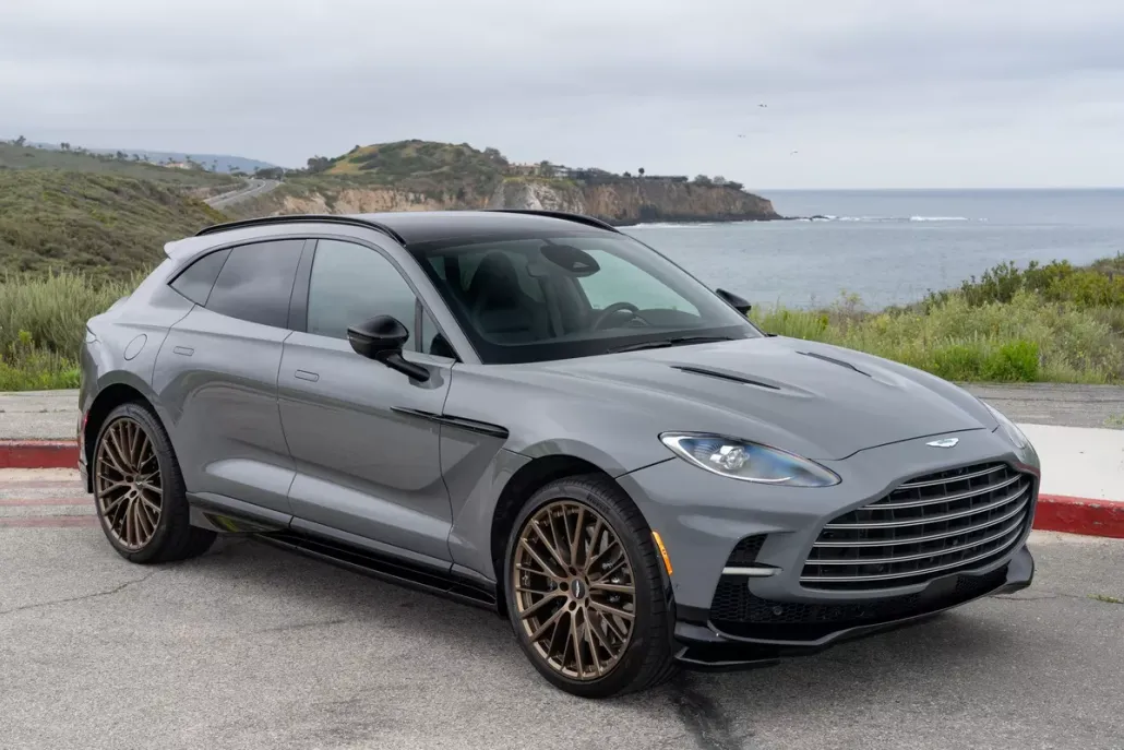 2025 Aston Martin DBX photo 1