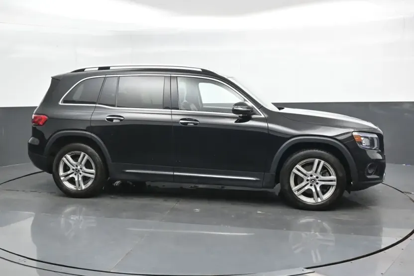 2023 Mercedes Benz GLB 250 4MATIC photo 1