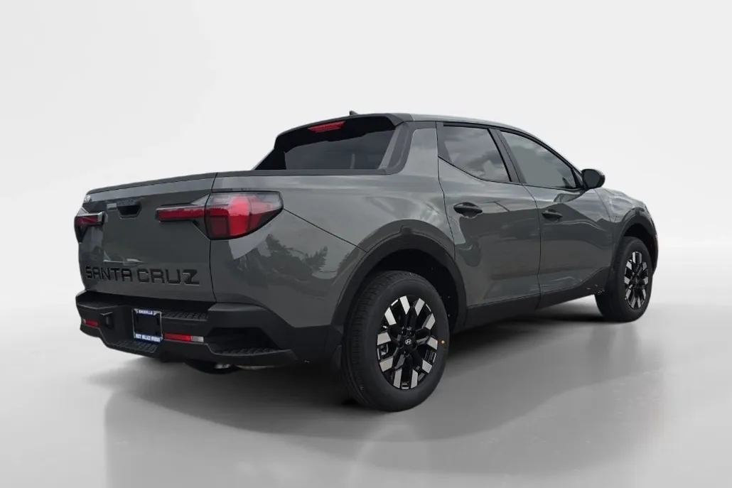 2025 Hyundai Santa Cruz SE photo 1