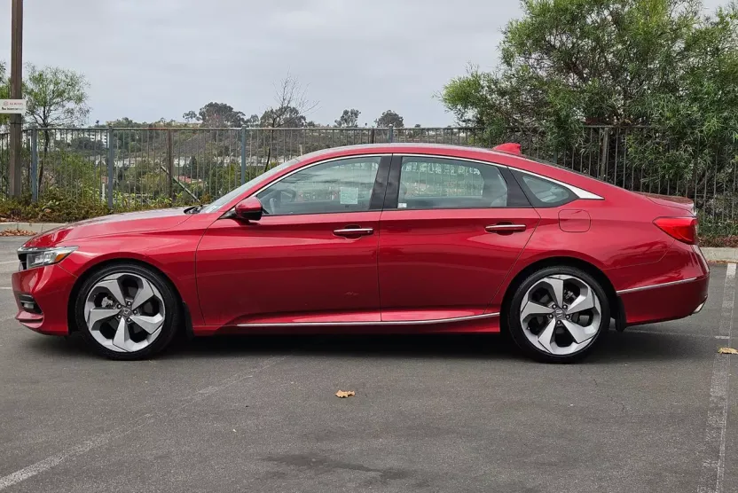 2018 Honda Accord Touring 1.5T photo 1