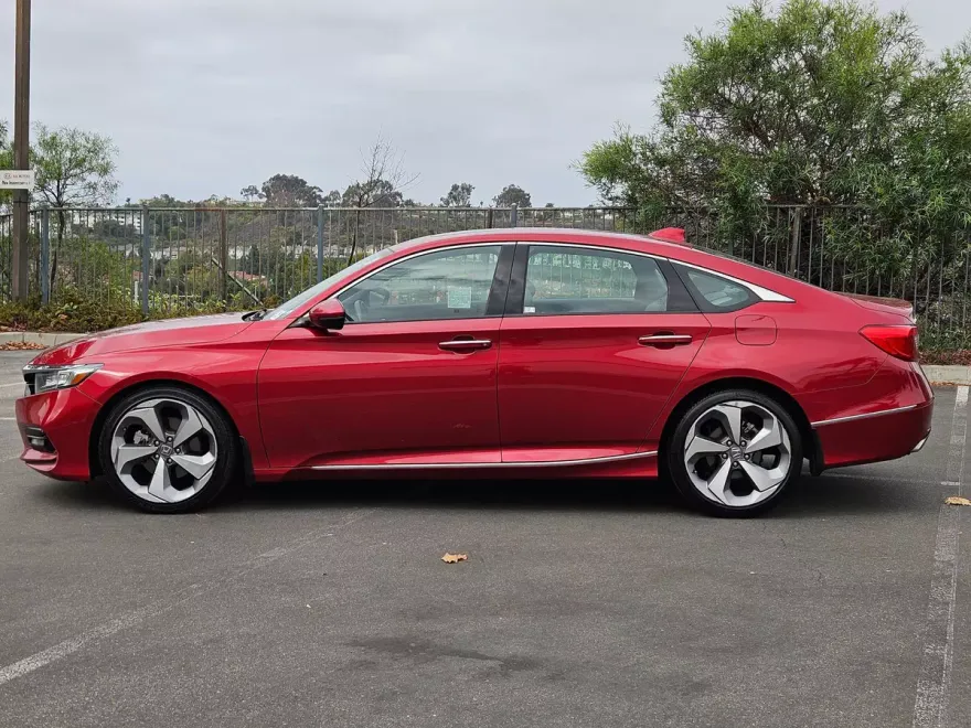2018 Honda Accord Touring 1.5T photo 1