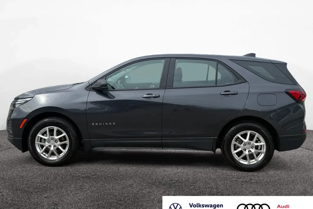 2022 Chevrolet Equinox LS photo 1